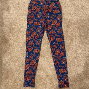 Cozy Lularoe leggings!